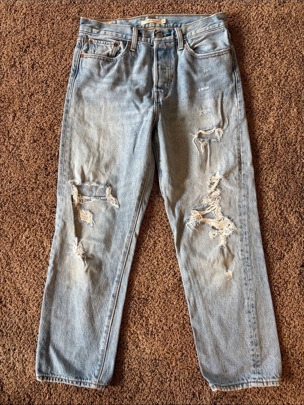 Women’s Levi Strauss Wedgie Straight Light Blue Distressed Jeans - 28x26
